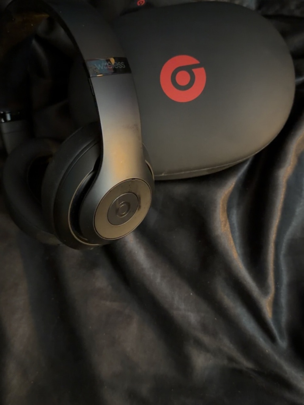 Beats by Dre Noise Cancellation On-Ear Headphones in Black with Red Logo Case